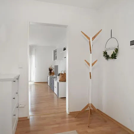 Geraeumige Schoene شقة