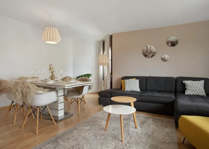 Апартаменты Geraeumige Schoene